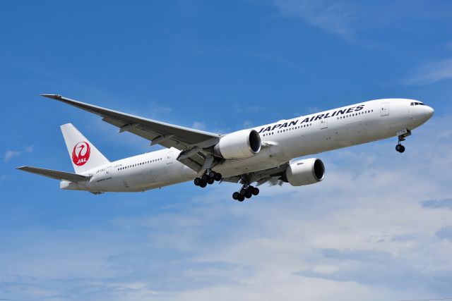 BOEING 777-300 (JA735J)