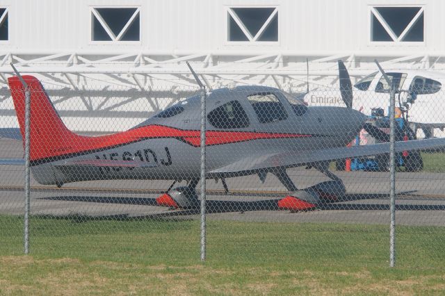 Cirrus SR-22 (N561DJ)