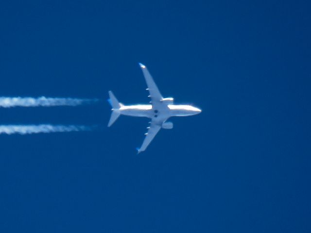Boeing 737-700 (N16732)