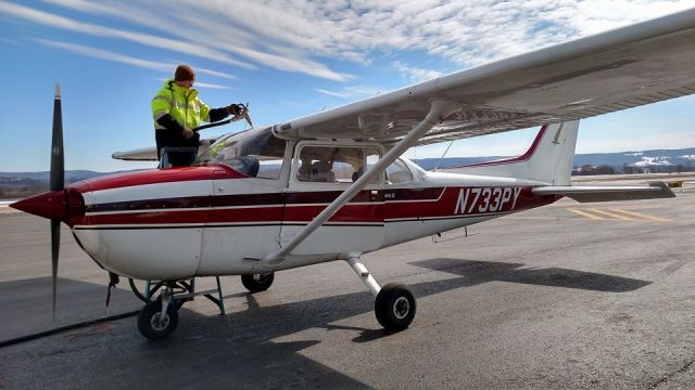 Cessna Skyhawk (N733PY)