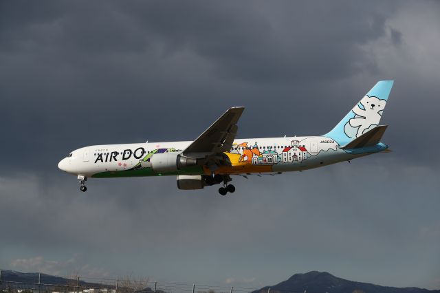 BOEING 767-300 (JA602A) - 09 April 2017:HND-HKD.