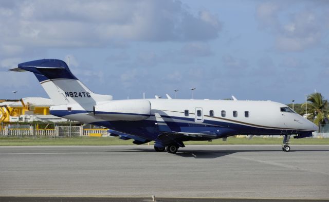 Bombardier Challenger 300 (N924TG)