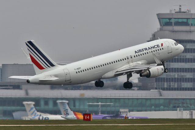 Airbus A320 (F-HEPF) - AFR1669 departing for Paris CDG.  A320 with sharklets.