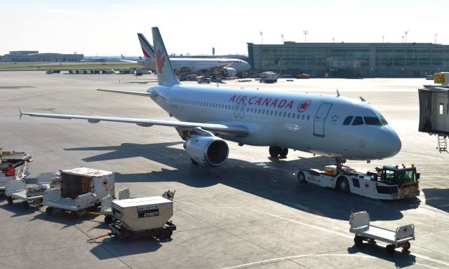 Airbus A320 (C-GPWG) - Air Canada Airbus A320-211 C-GPWG in Toronto