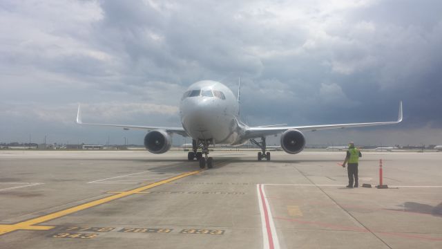 BOEING 767-300 —