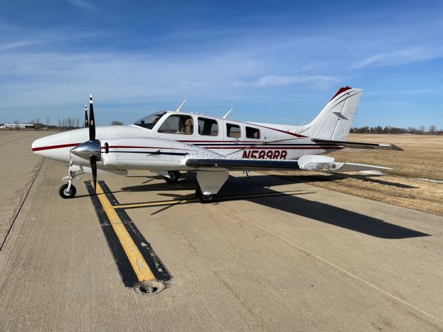 Beechcraft Baron (58) (N589RB) - Just professionally detailed