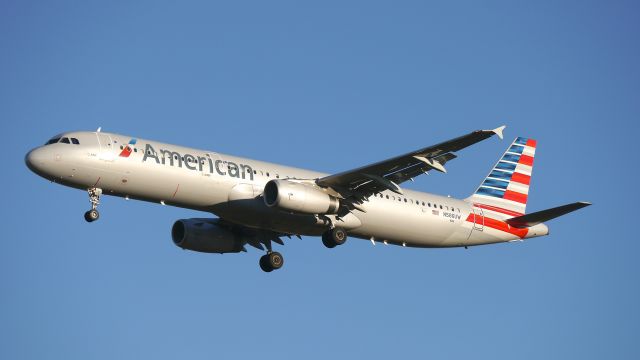 Airbus A321 (N586UW) - AWE413 from KPHX on final to Rwy 34C on 2/23/15. (cn 6230).