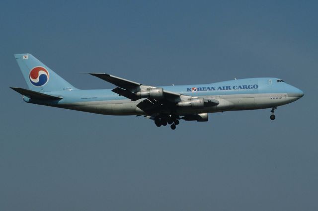 Boeing 747-200 (HL7459) - Final Approach to Narita Intl Airport Rwy16R on 1997/04/13