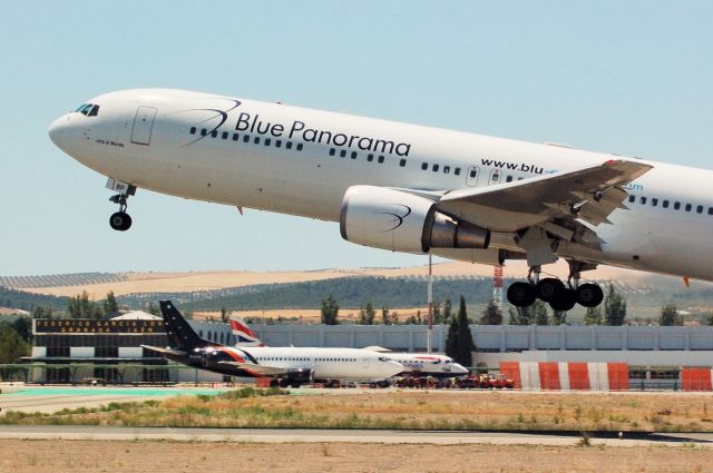 BOEING 767-300 (EI-DBP)