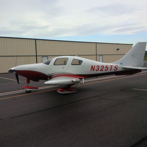 Cessna 400 (N325TS)