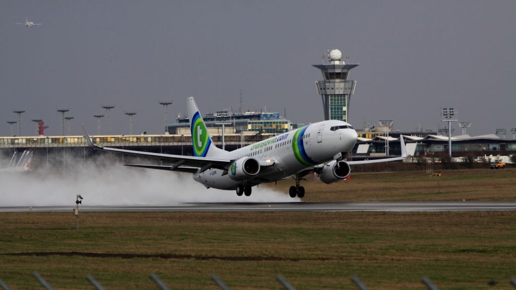 Boeing 737-700 (F-GZHE) - 24/06. Have a nice day.