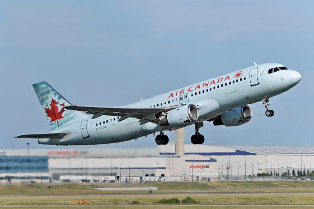 Airbus A320 (C-FLSS)