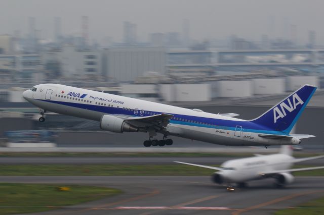 BOEING 767-300 (JA605A)