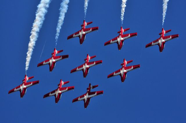 — — - 2015 Rhode Island Airshowbr /br /Canadian Forces Snow Birds