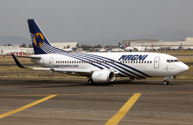 BOEING 737-300 (XA-UZW) - Magnicharters / Boeing 737-3H4 - MSN 26574 / XA-UZW / MMMX 05/2019