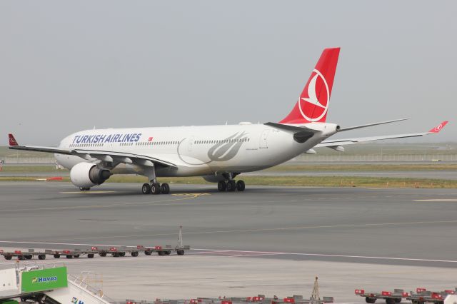 Airbus A330-300 (TC-JOE)