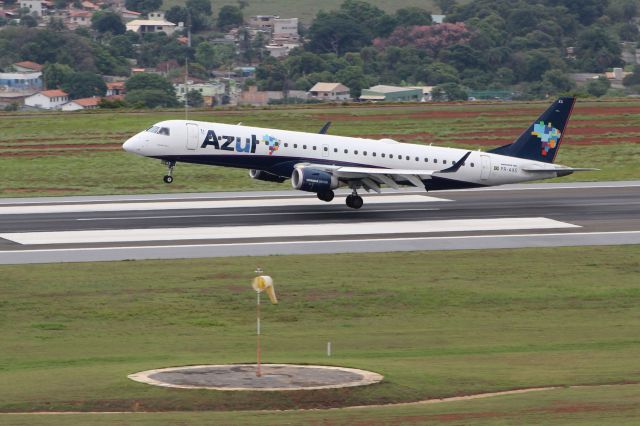 Embraer ERJ-190 (PR-AXS)