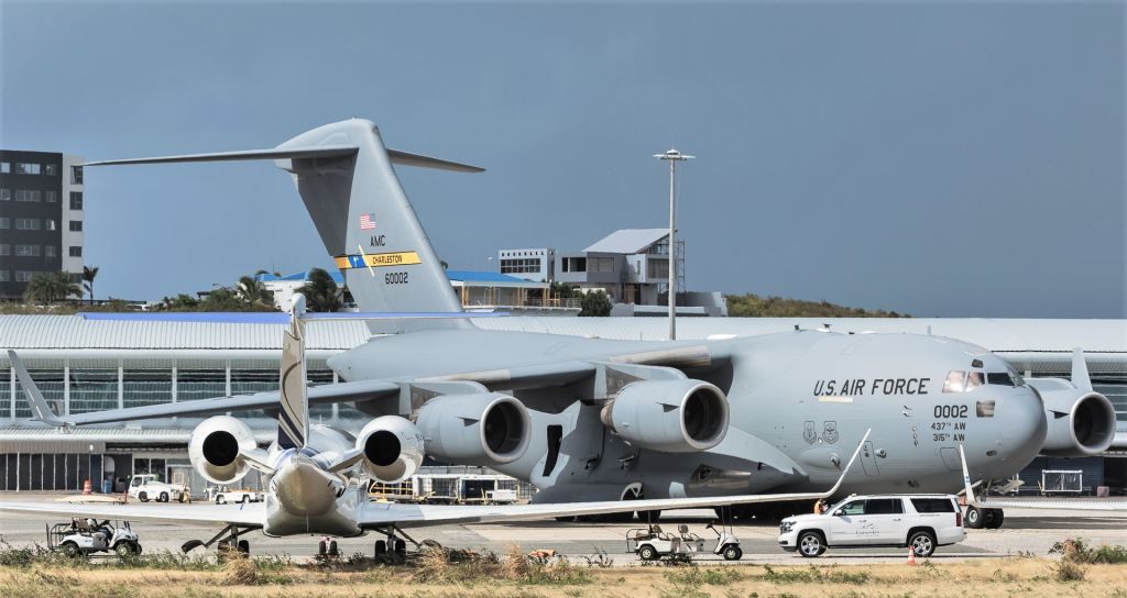 Boeing Globemaster III (96-0002) - Big bird park making all others look small!!