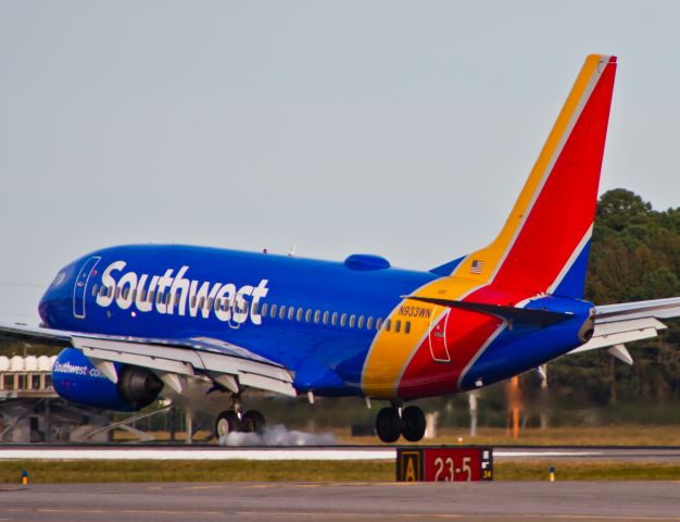 Boeing 737-700 (N933WN)