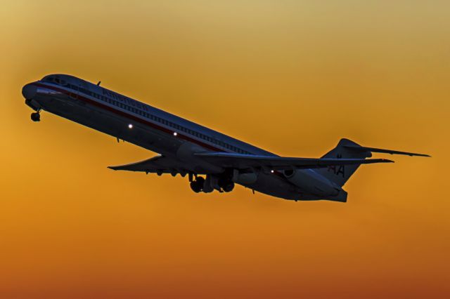 McDonnell Douglas MD-80 —