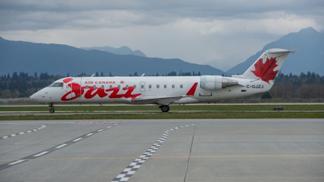 Canadair Regional Jet CRJ-200 (C-GJZJ)