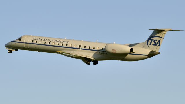 Embraer ERJ-145 (N836HK)