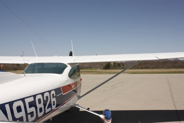 Cessna Skylane (N95826)