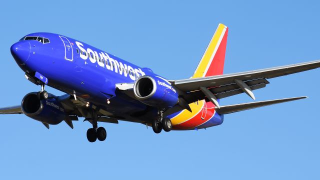 Boeing 737-700 (N765SW)