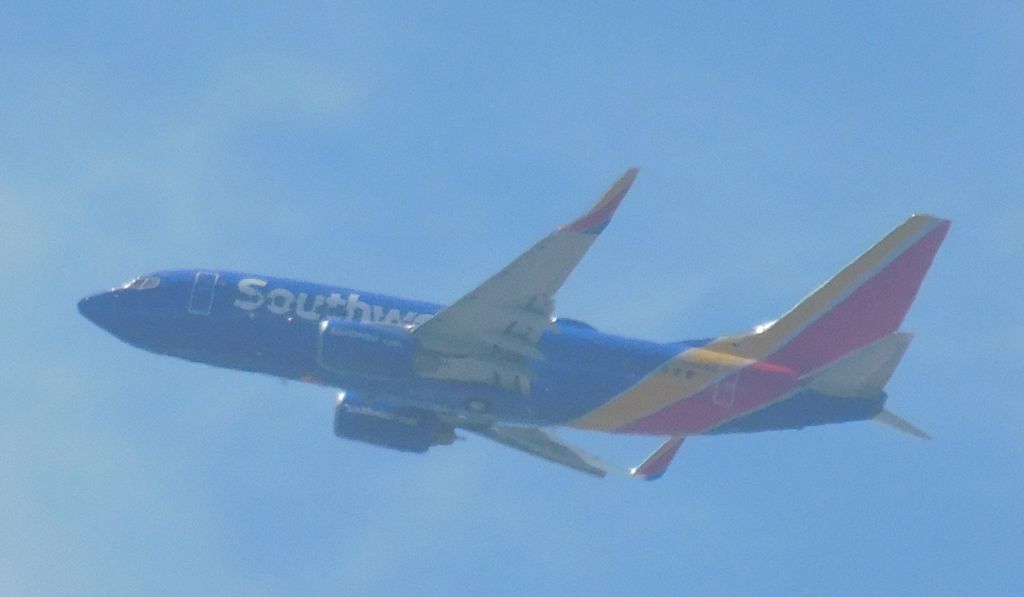 Boeing 737-700 —