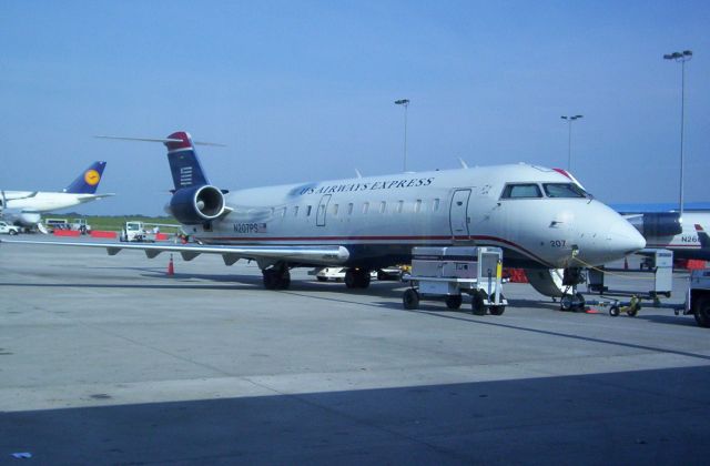 Canadair Regional Jet CRJ-200 (N207PS)