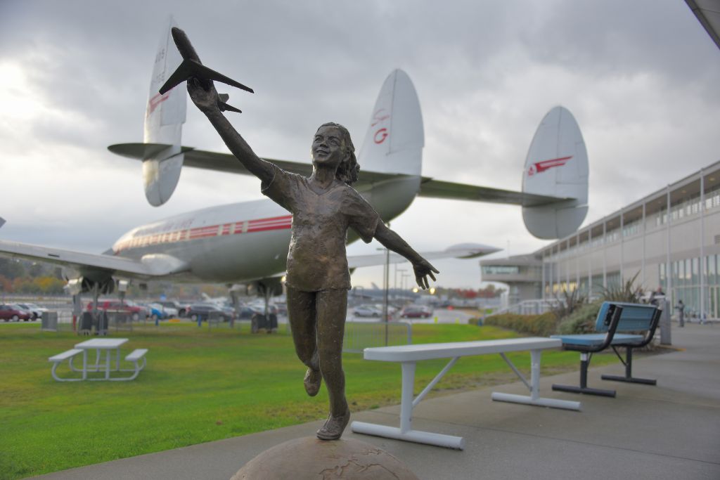C-FTGE — - Love this statue.