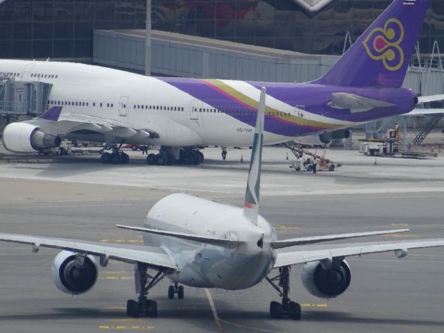 Boeing 777-200 (B-HND)