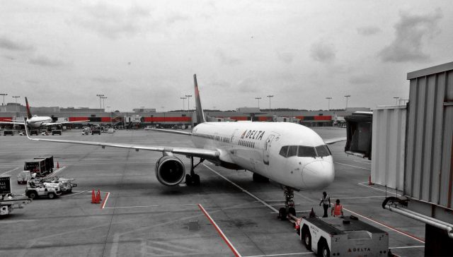 Boeing 757-200 —