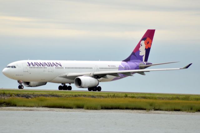 Airbus A330-300 (N399HA) - Hawaiian 89 Heavy taxis to runway 22L 