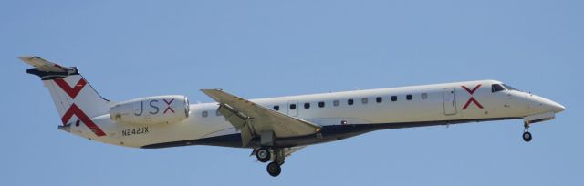 Embraer ERJ-145 (N242JX)