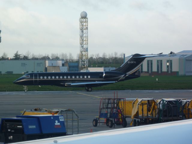 Bombardier Global Express (G-CEYL) - Bombardier BD 700 Global Express departing Dublin 11/04/2011