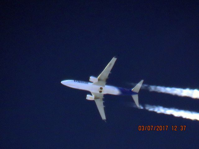 Boeing 737-800 (C-GTQF)