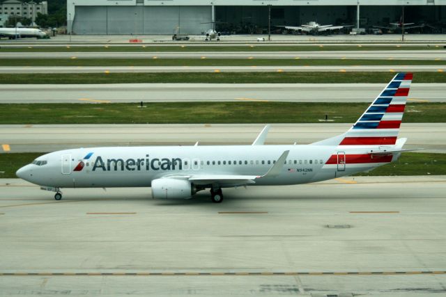 Boeing 737-800 (N942NN) - Taxiing from Gate D12 to depart rwy 08R on 29-Dec-13 operating flight AA2318 to LGA.