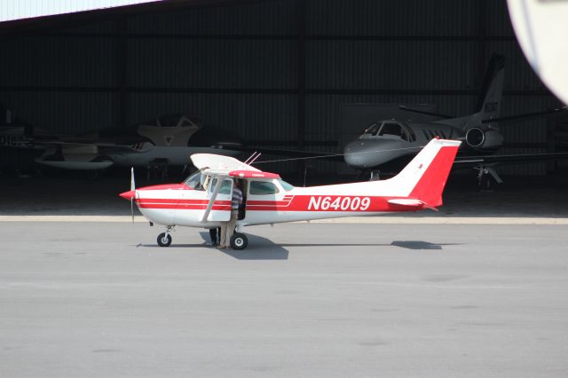 Cessna Skyhawk (N64009) - Parked br /Owned By: Susan Van Fleet