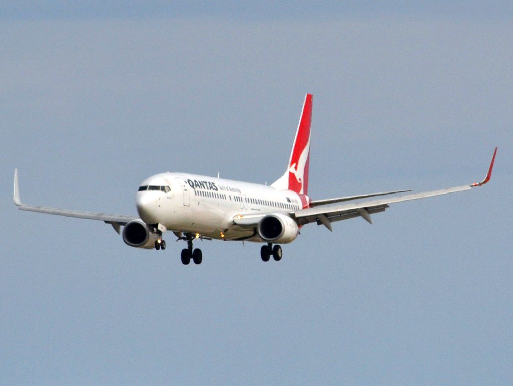 Boeing 737-800 (VH-VXA) - On short finals for runway 05. Thursday 12th July 2012.