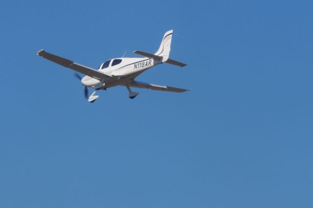 Cirrus SR-22 (N118AR)