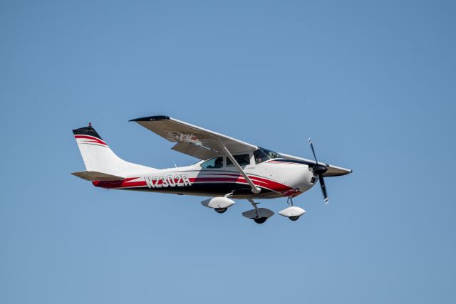 Cessna Skylane (N2302R)