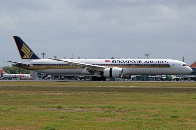 BOEING 787-10 Dreamliner (9V-SCL)