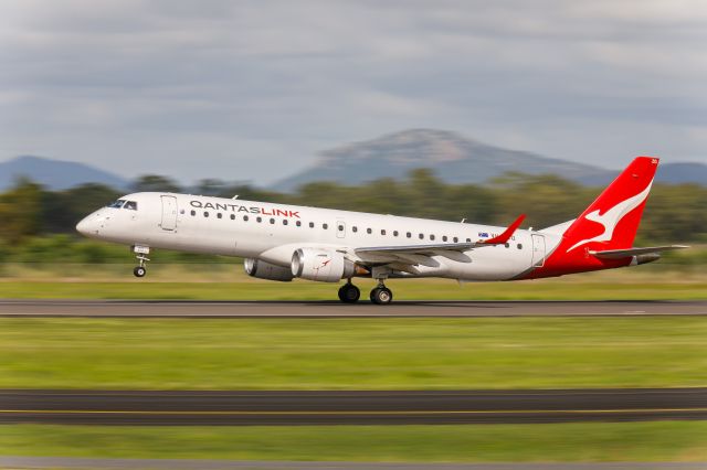 Embraer ERJ-190 (VH-UZQ)