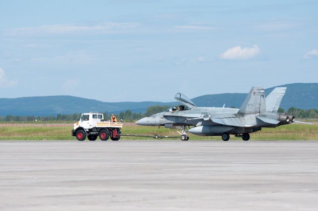 McDonnell Douglas FA-18 Hornet —