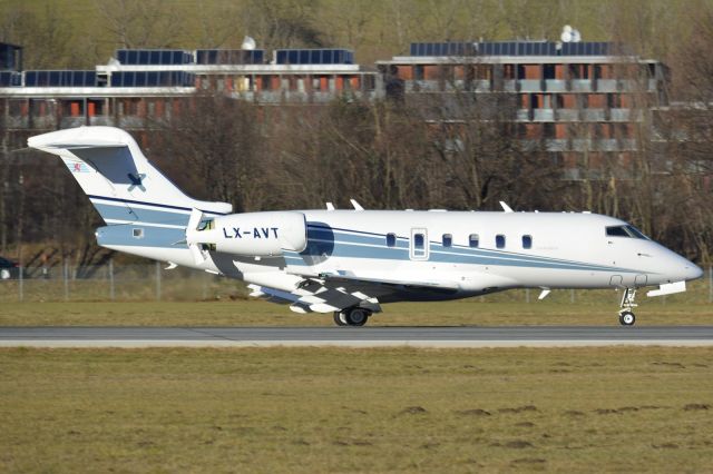 Bombardier Challenger 300 (LX-AVT)