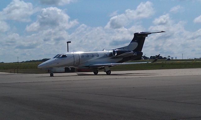 Embraer Phenom 300 (N65KZ)