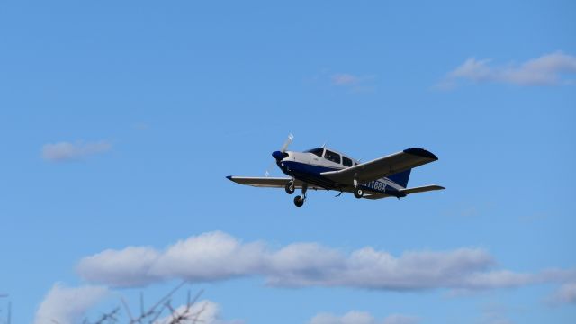 Piper Cherokee (N1168X)