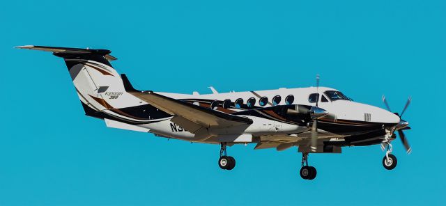 Beechcraft Super King Air 350 (N360KA) - N360KA  Textron Beechcraft B300 King Air 360 s/n FL-1201 - North Las Vegas Airport  KVGT, VGTbr /Photo: Tomás Del Corobr /November 4, 2021