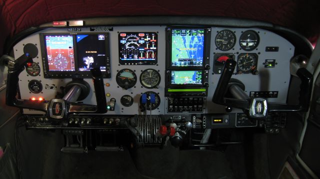 Piper PA-30 Twin Comanche (N8313Y)